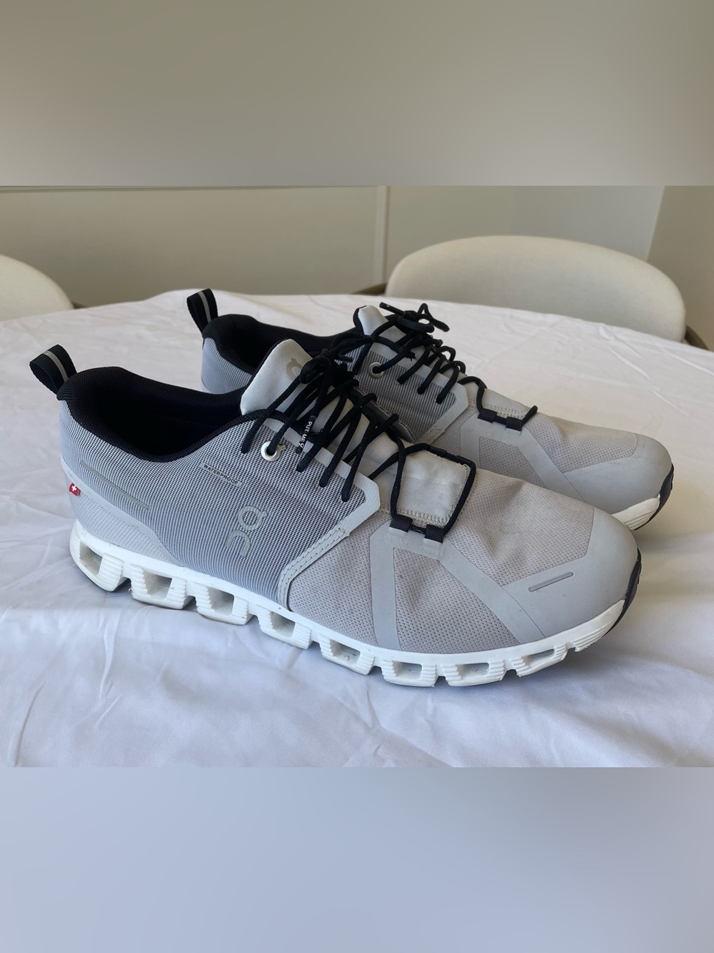 On Men’s Cloud 6 Shoes (size 10.5)